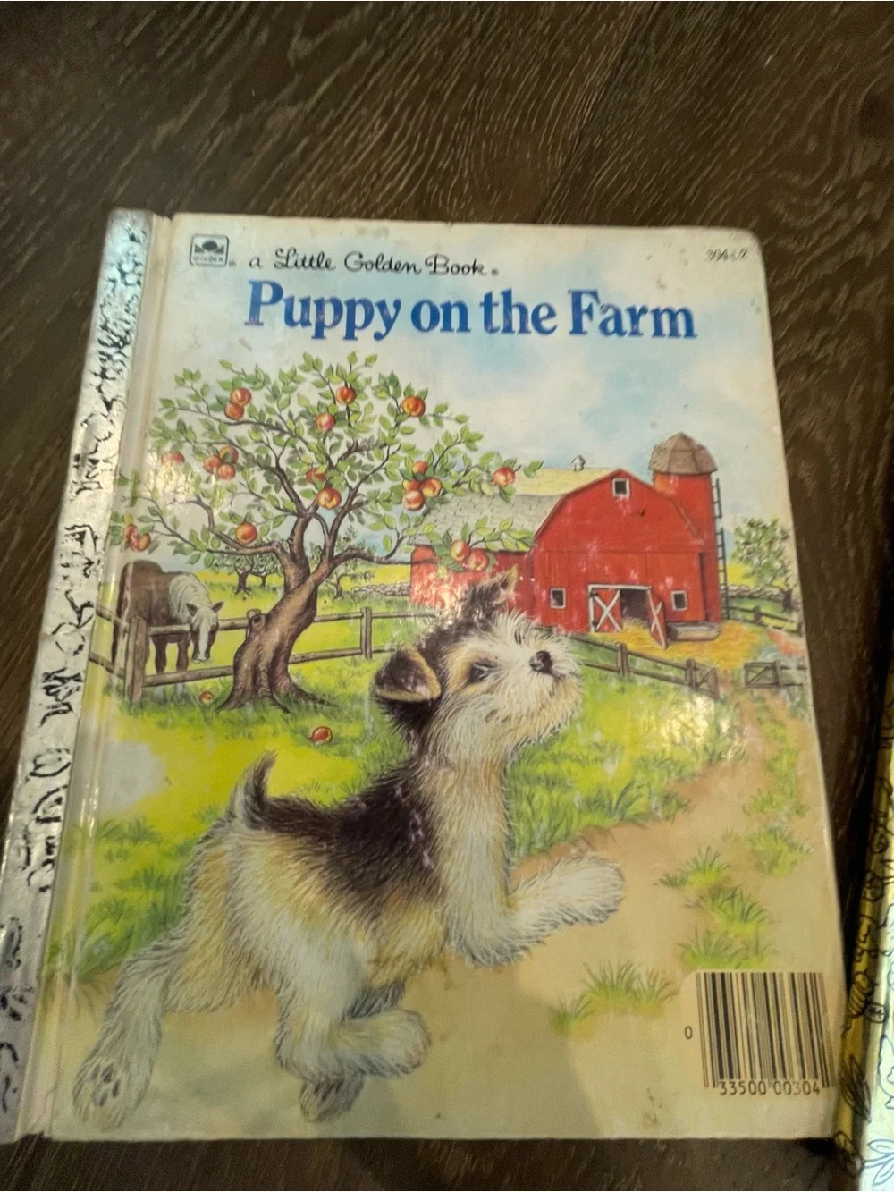 The Little Red Hen Board Book - Bright Yellow Cover